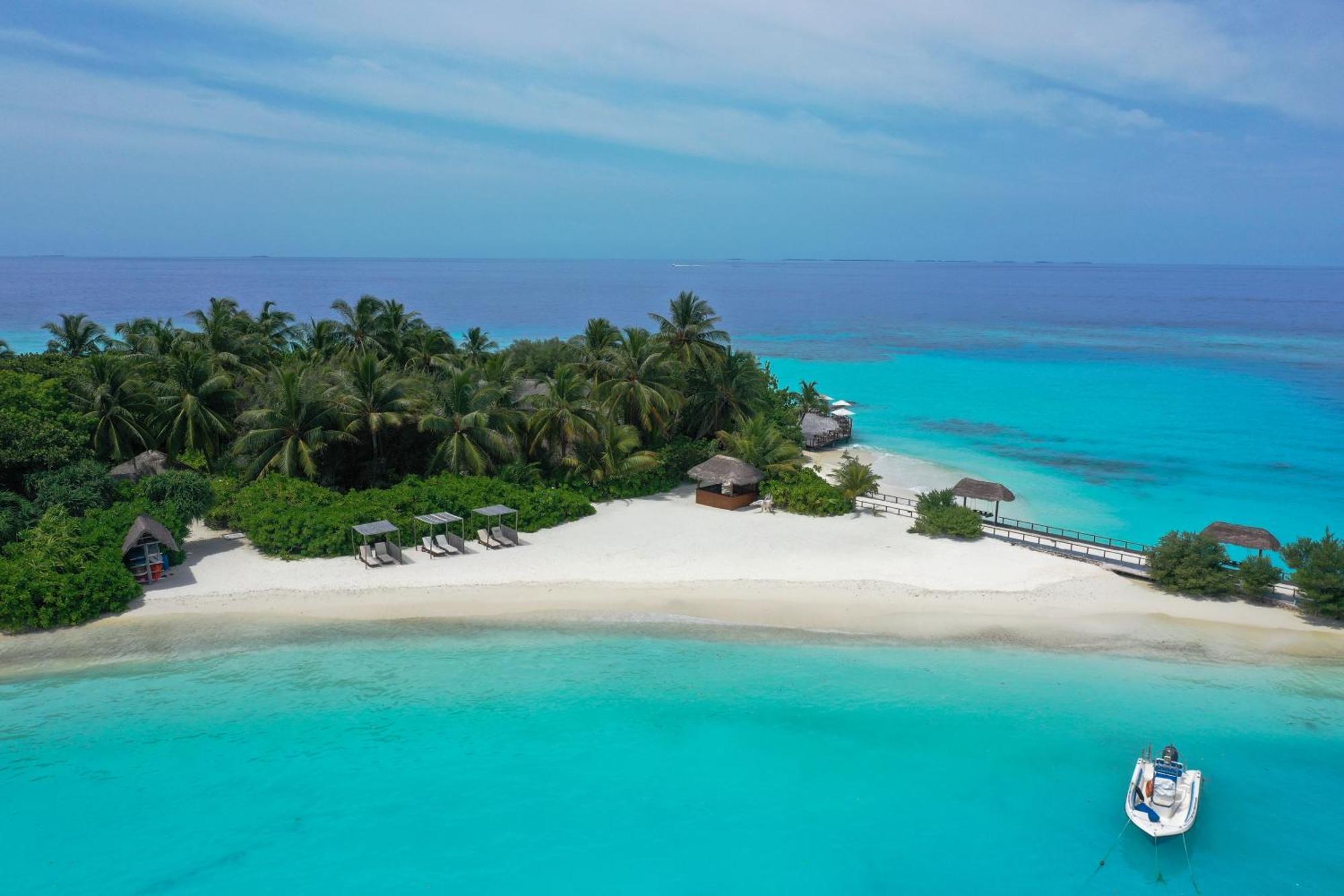 Complex Makunudu Island- An Intimate Hideaway