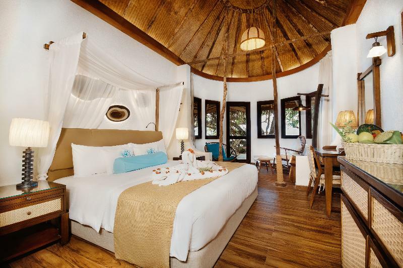 Complex Makunudu Island- An Intimate Hideaway